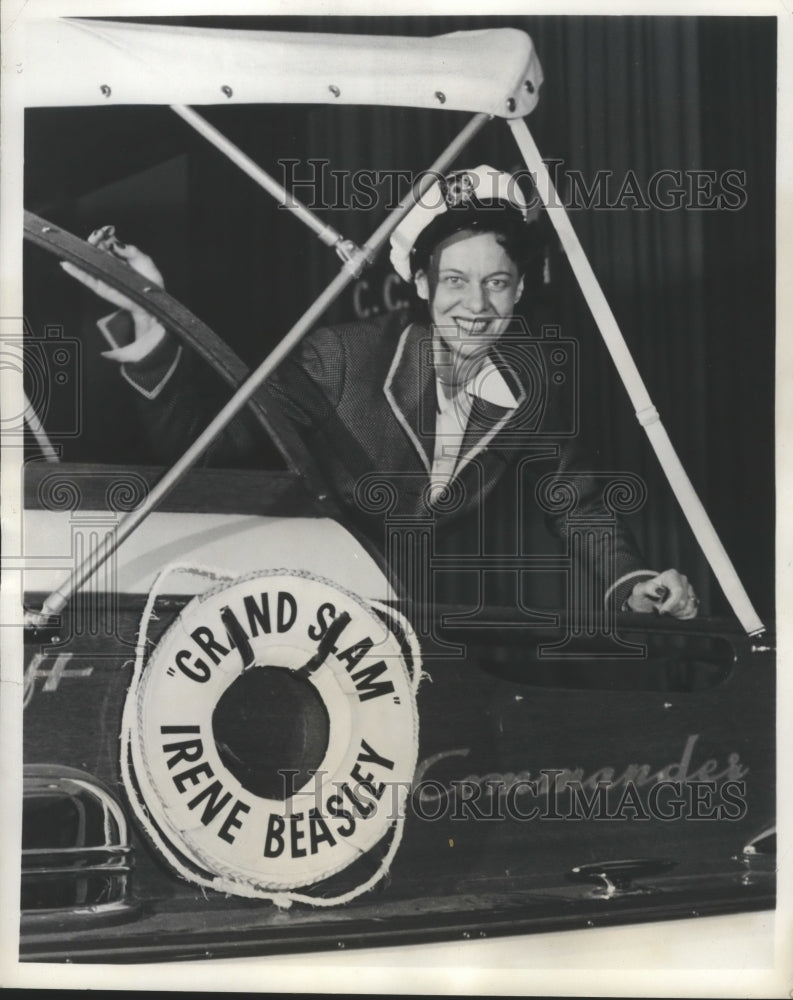 1952 Press Photo Irene Beasley of Game Show Grand Slam at National Boat Show - Historic Images