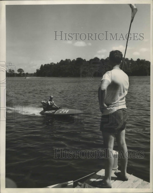 1946 Press Photo Guy Hamilton Winner of Class A Service Runabout Event-Historic Images