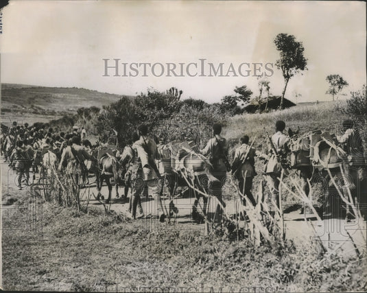 1935 Press Photo Ethiopian Regulars Escorting a Mule Train of Ammunition - Historic Images