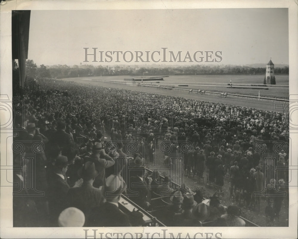 1940 Press Photo Futurity Spectators - Historic Images