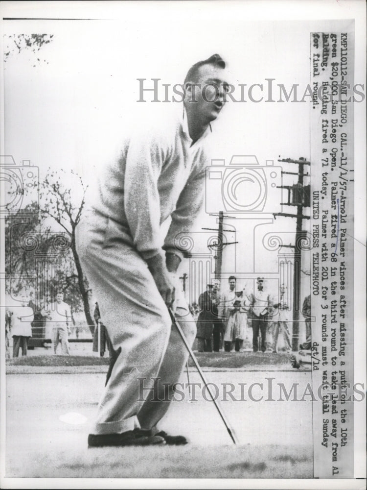 1957 Press Photo Arnold Plamer winces after missing a putt on the 10th green-Historic Images