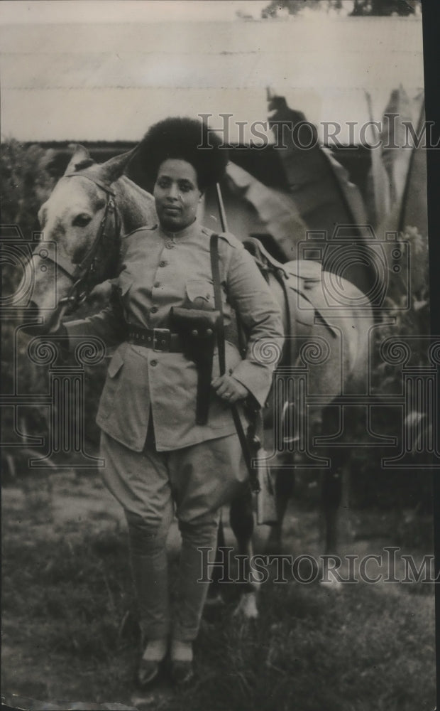 1935 Press Photo Abyssinian woman soldier with her mule - ney27631-Historic Images