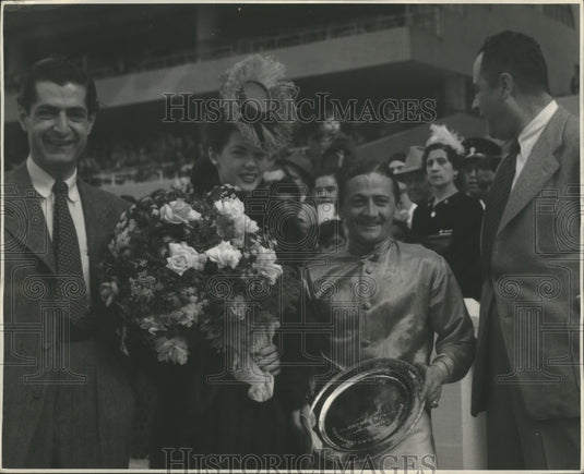 1945 Press Photo Dabague brothers, Galen,Meade at Hipodromo de las Americas - Historic Images
