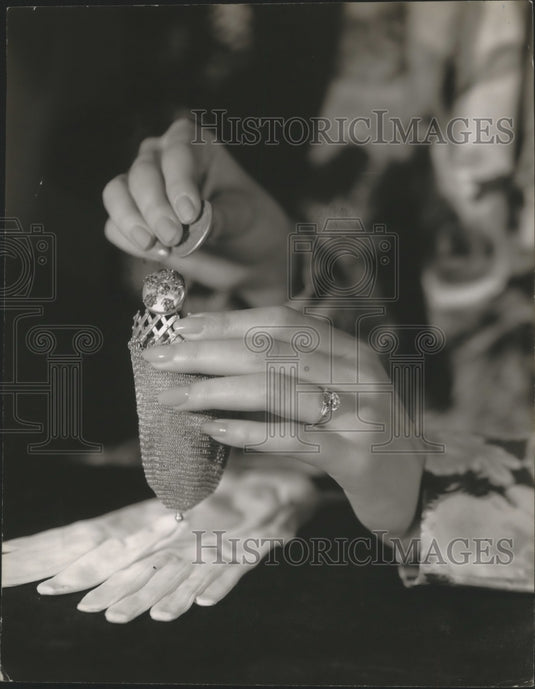 1947 Press Photo Fashionable coin purse - Historic Images
