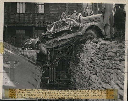1949 Press Photo Auto Hits Roof of Home after Being Struck by Runaway City Truck - Historic Images