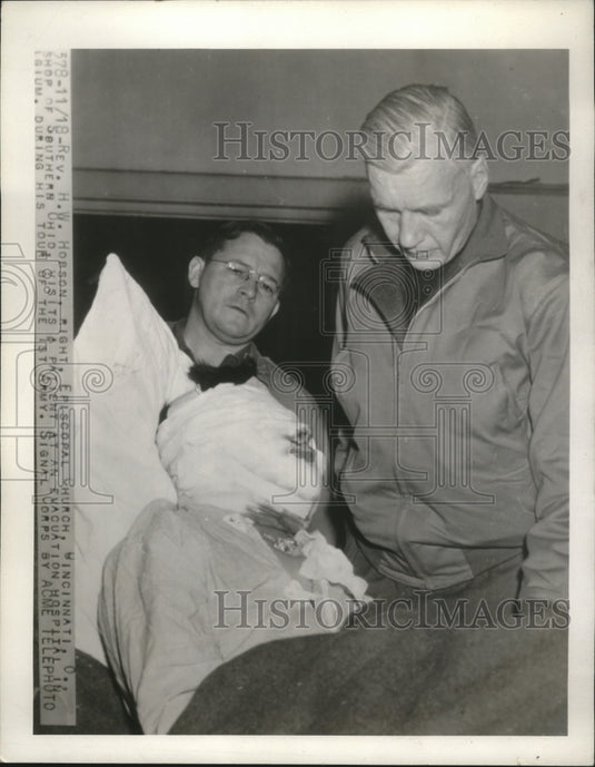 1944 Press Photo Wounded Man on Gurney Bandaged with Severe Face and Neck Wounds - Historic Images