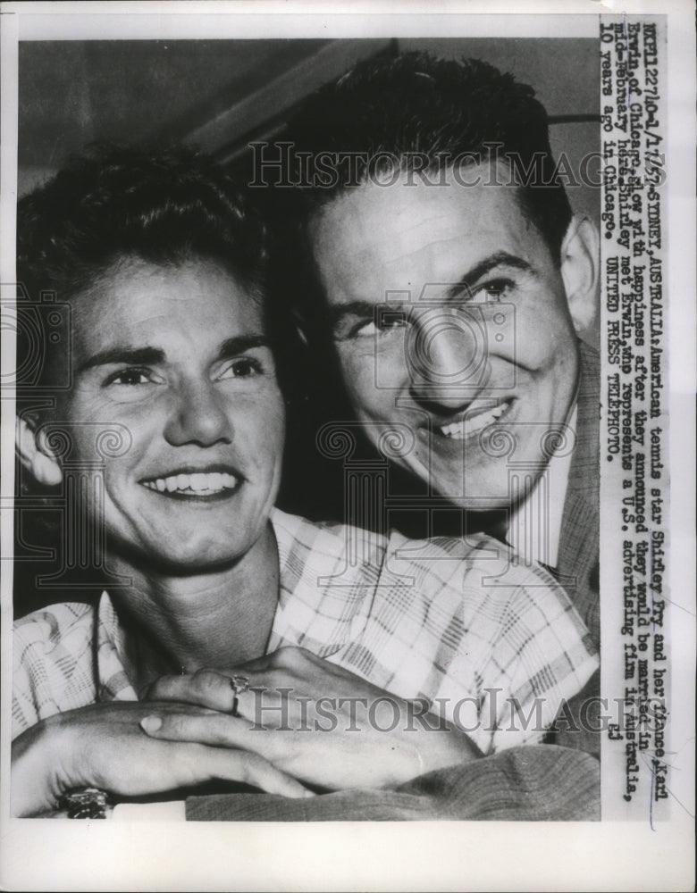 1957 Press Photo tennis star Shirley Fry & her fiance Karl Erwin - Historic Images