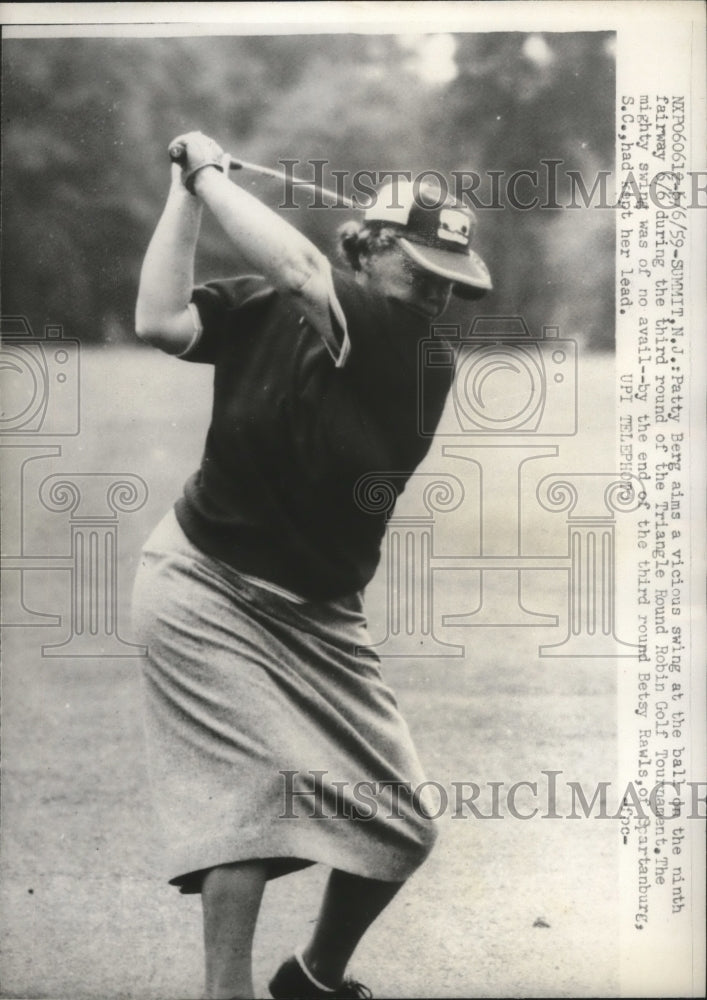 1959 Press Photo Patty Berg aims a vicious swing on the 9th fairway - ney28287 - Historic Images