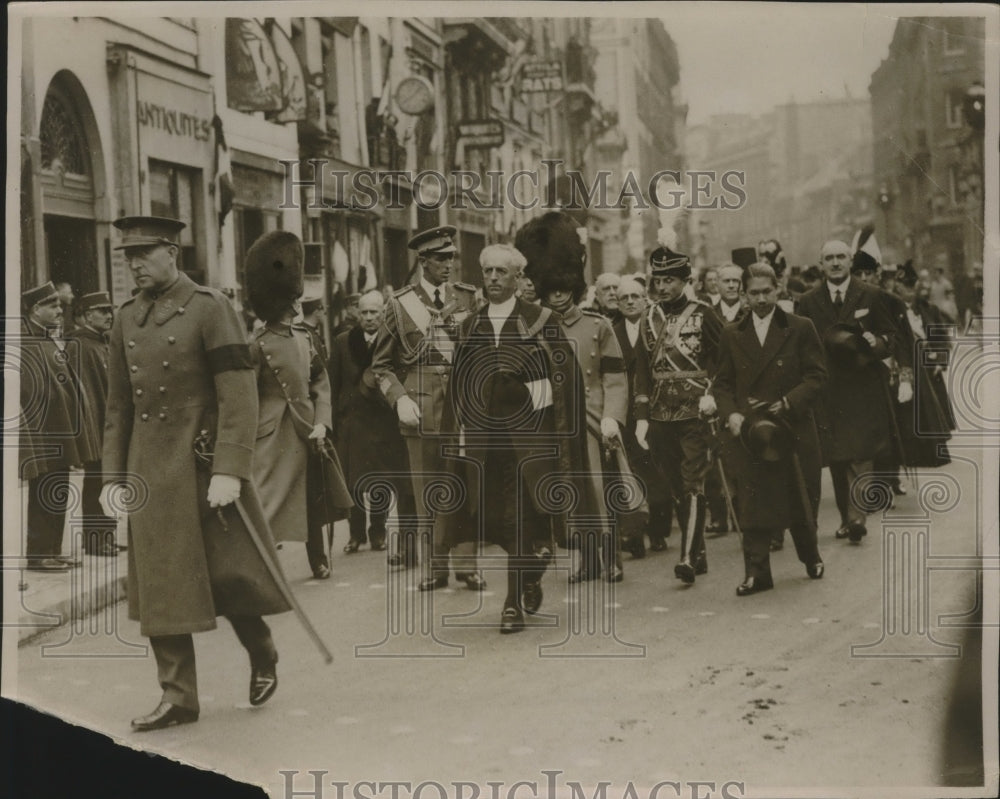 1932 Press Photo King Albert leading delegates in Doumer funeral procession-Historic Images