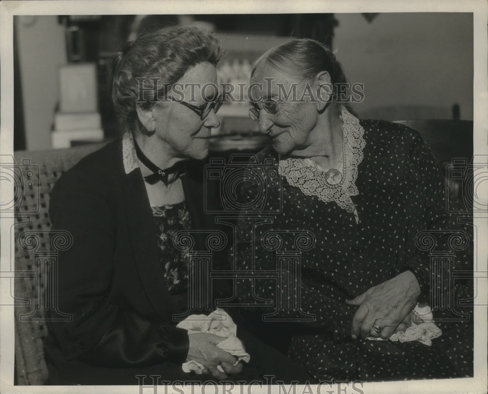 1931 Press Photo Mrs Mary Donaldson, 78 and Mrs Mary Cohn, 97 - ney29581-Historic Images