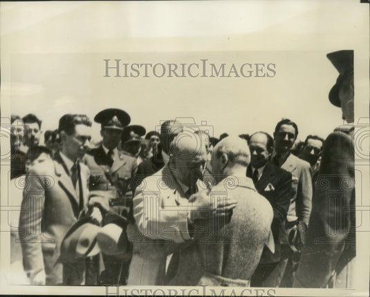 1940 Dr Julio Roca Greeted in Uruguay by Dr Alberto Guani - Historic Images