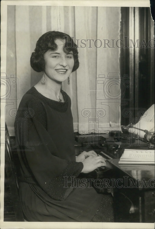 1924 Miss Gillian Ann Whipper Waldorf Astoria Public Stenographer - Historic Images