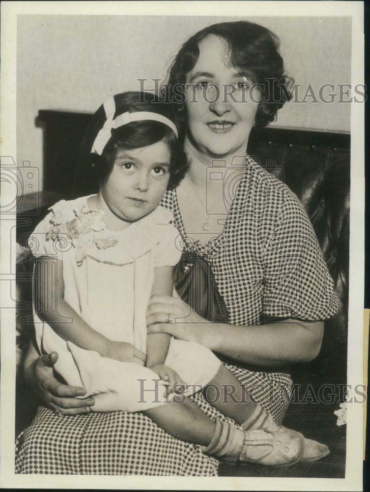 1934 Edith Zimmer sits with her granddaughter Edith May Acles - Historic Images