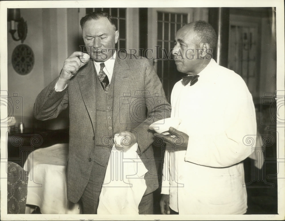 Dow W. Harter Shows How Congressional Party Used Lemons for Nausea - Historic Images