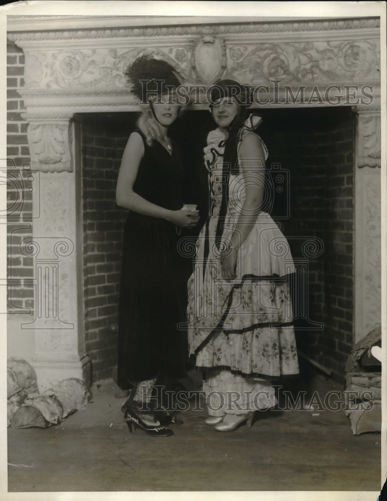 1927 Press Photo of Two Ladies in Fancy dress at Dartmouth&#39;s 3 Days Carnival - Historic Images
