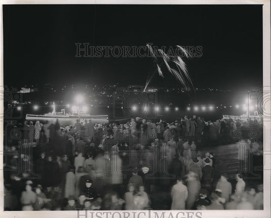 1939 Press Photo St. Lawrence Fireworks Display for King George & Queen Quebec - Historic Images