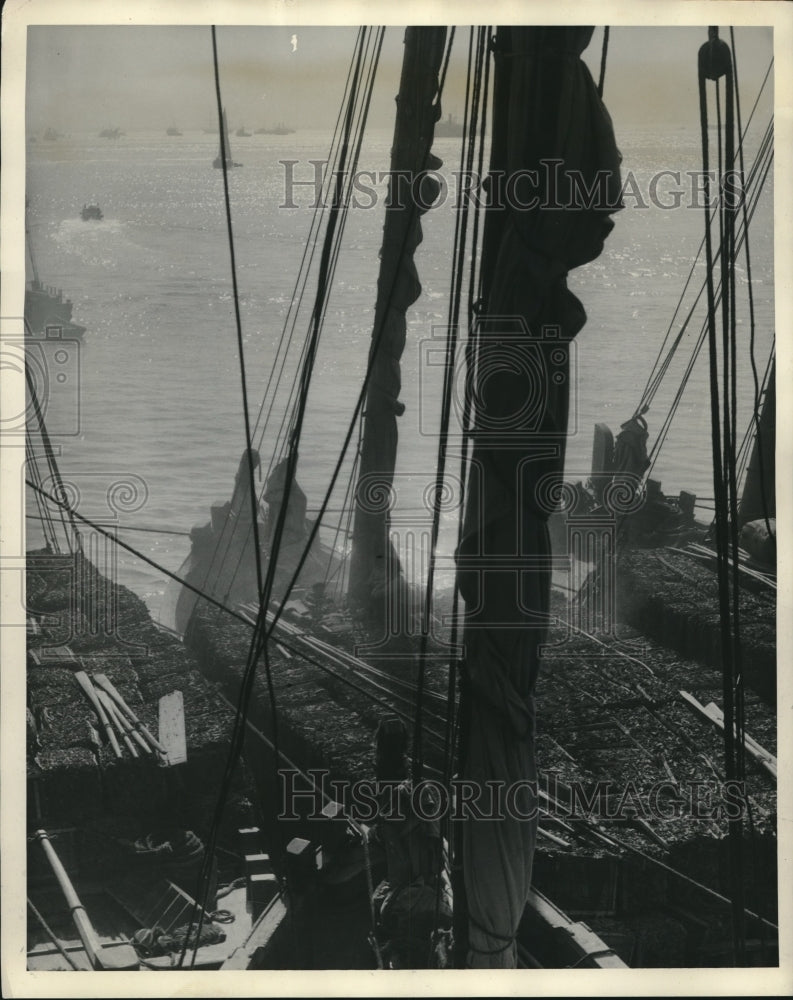 1934 Press Photo View of Cork Loaded Onto Tagus Boats in Lisbon, Portugal Port - Historic Images