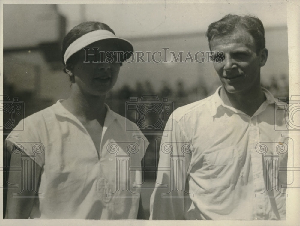 1928 Press Photo Tennis Star Helen Wills with Phil Neer After Defeating Him - Historic Images