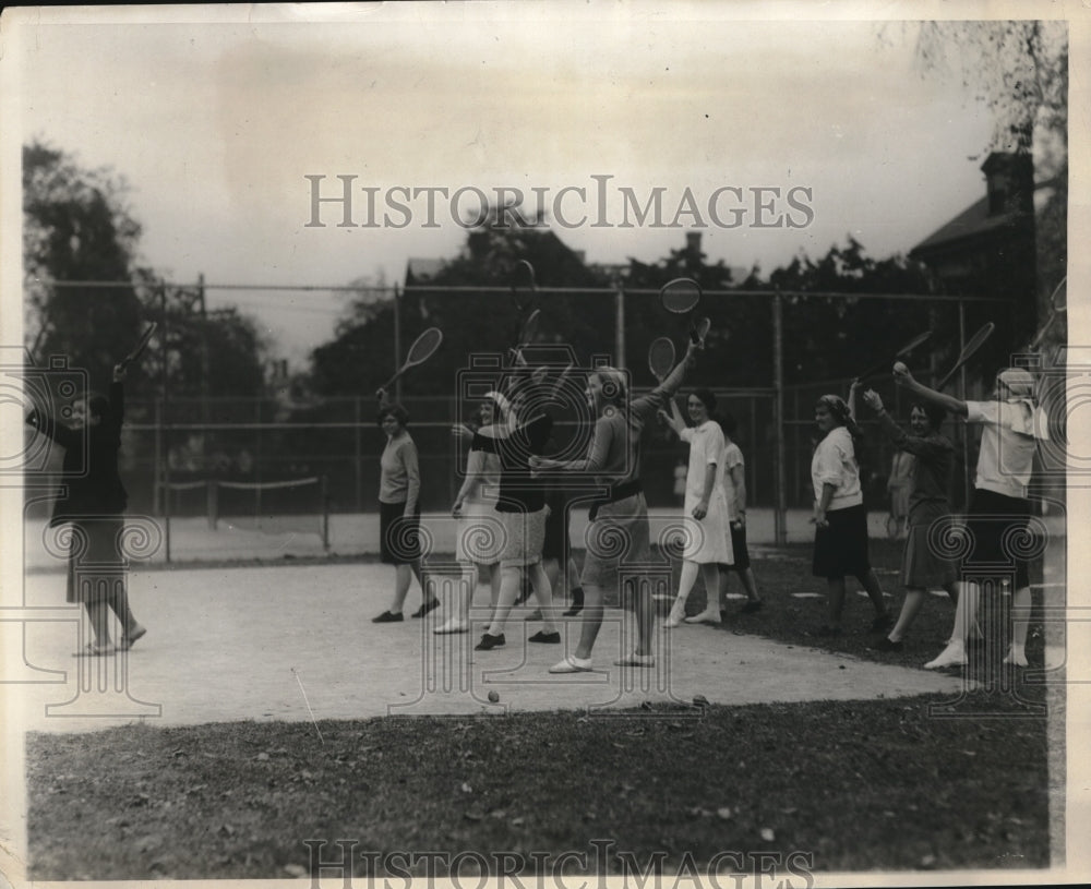 1928 Press Photo Radcliffe College Tennis Beginners in Class at New Field House - Historic Images