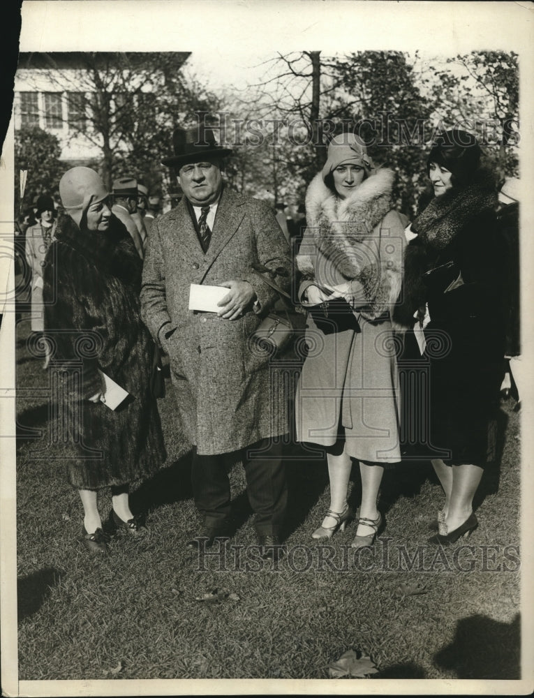 1930 Press Photo John McGraw and Family at Belmont Park Hunts Racing Assoc. - Historic Images