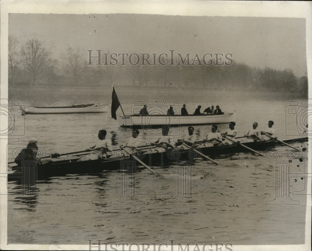 1930 Press Photo Crowds Line Banks of Putney River to See Cambridge Crew - Historic Images