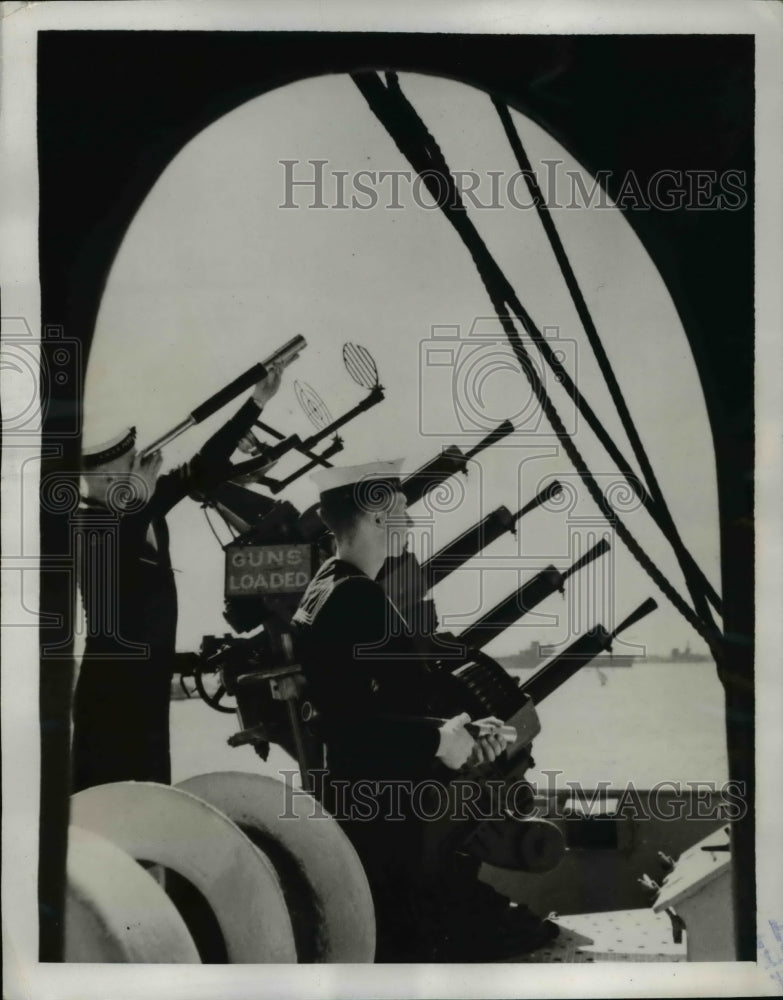 1941 Press Photo Guns Loaded on The HMAS Perth Warship in Australia - Historic Images