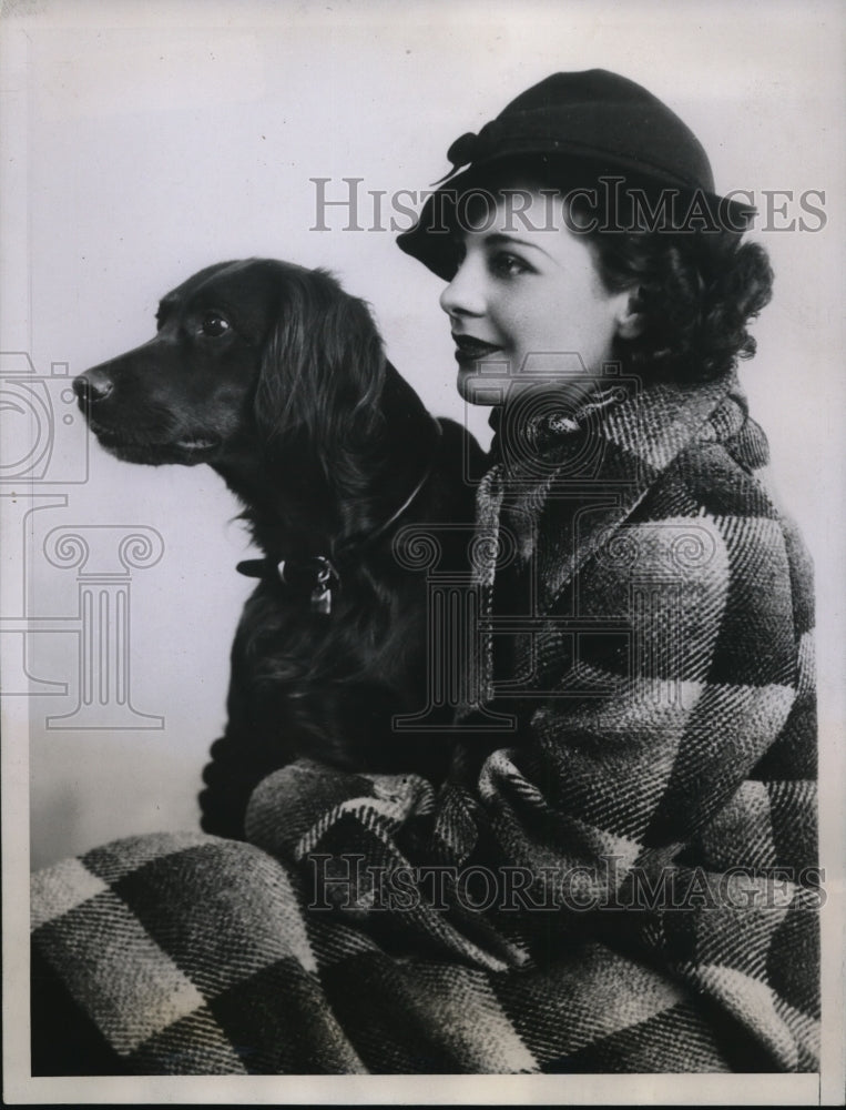 1935 Press Photo The Stunning Mrs. Helen Varner Vanderbilt with her Dog, Lassie - Historic Images