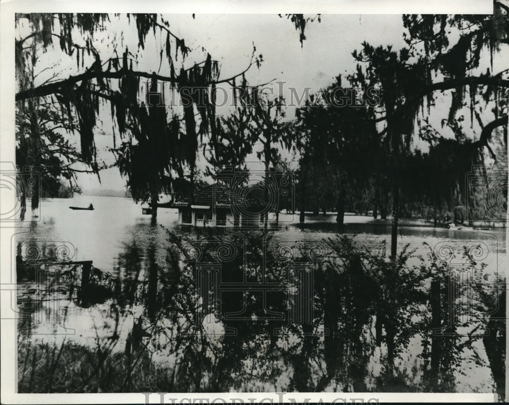 1940 Press Photo Beaumont Country Club flooded by Neches River, Texas - Historic Images