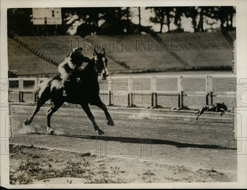 1927 Press Photo racehorse Clockwork with Leo Roberts beats Arroyo Sloe Eyes- Historic Images