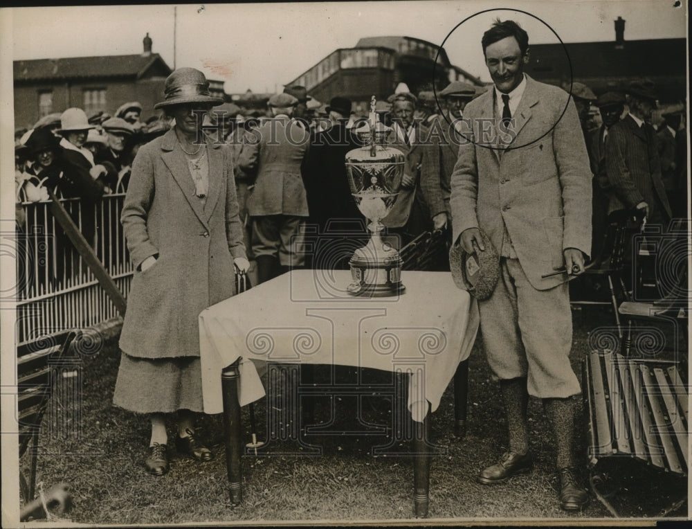 1922 Press Photo E.W.E. Holderness Winner Brestwick Amateur Golf Championship - Historic Images