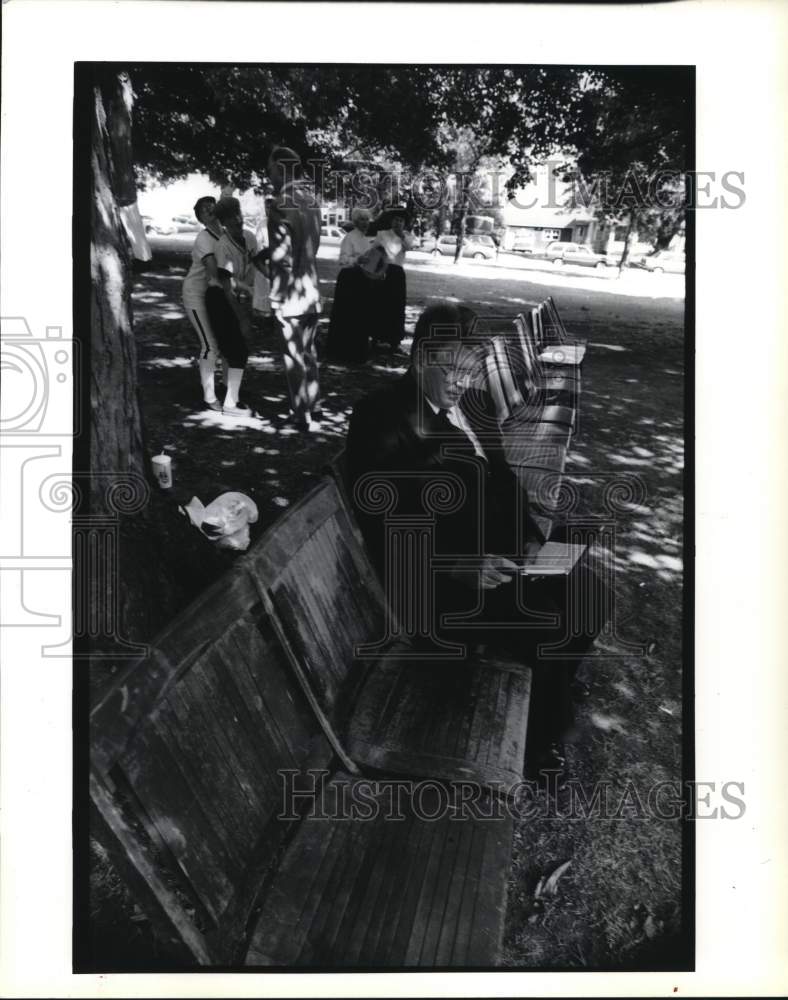 1993 Press Photo Paul Cahill, Assistant Fire Chief of East Haven at Town Green- Historic Images