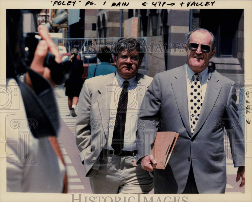 1993 Press Photo Richard Foley Jr. with Lawyer W. Paul Flynn at Federal Court - Historic Images