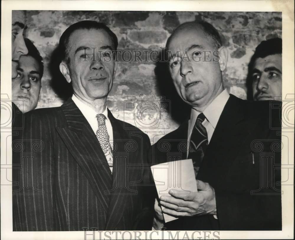 1952 Press Photo Willie &quot;The Actor&quot; Sutton with Attorney George Herz at Court - Historic Images