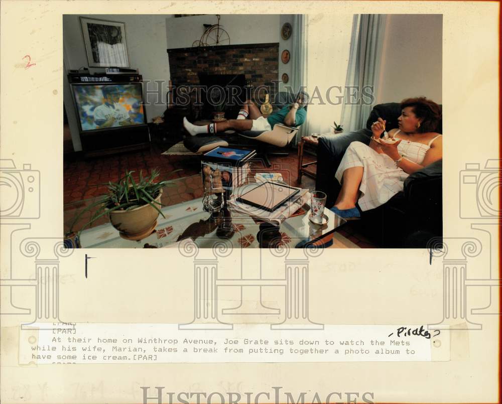 Press Photo Joe and Marian Grate relax in their Winthrop Avenue home - nha14298 - Historic Images