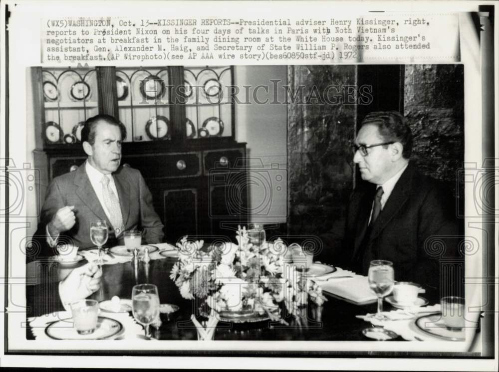 1972 Press Photo Henry Kissinger with President Nixon at White House Dining Room - Historic Images