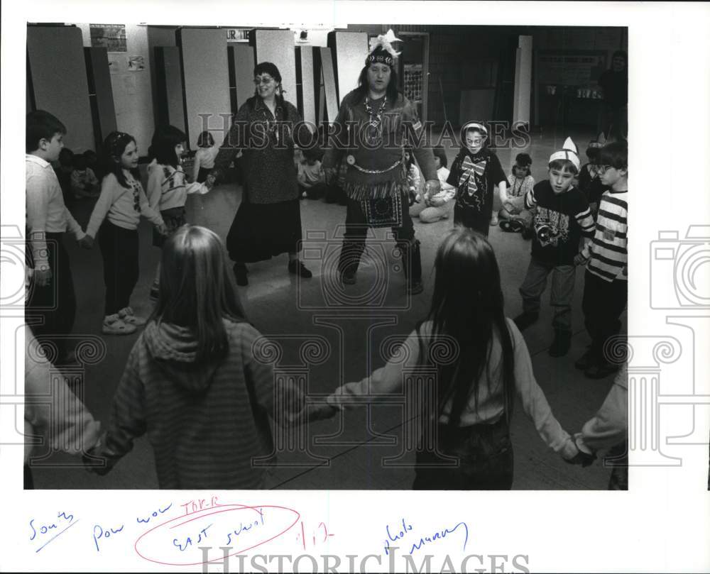 1992 Press Photo American Indians lead Pow Wow - nht01152 - Historic Images