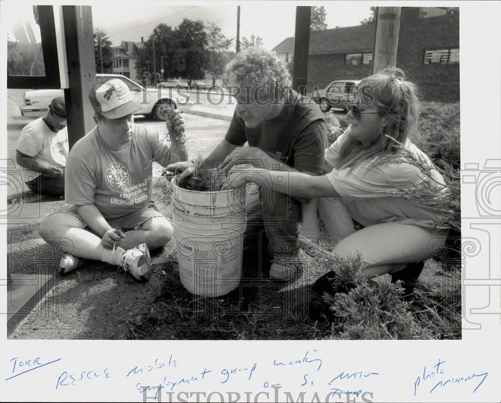 Press Photo Rescue Mobile Employment Group working on South Main, Torrington - Historic Images