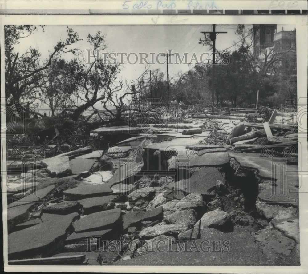 1969 Press Photo Hurricane Camille - Wreckage at Highway 90 in Mississippi. - Historic Images