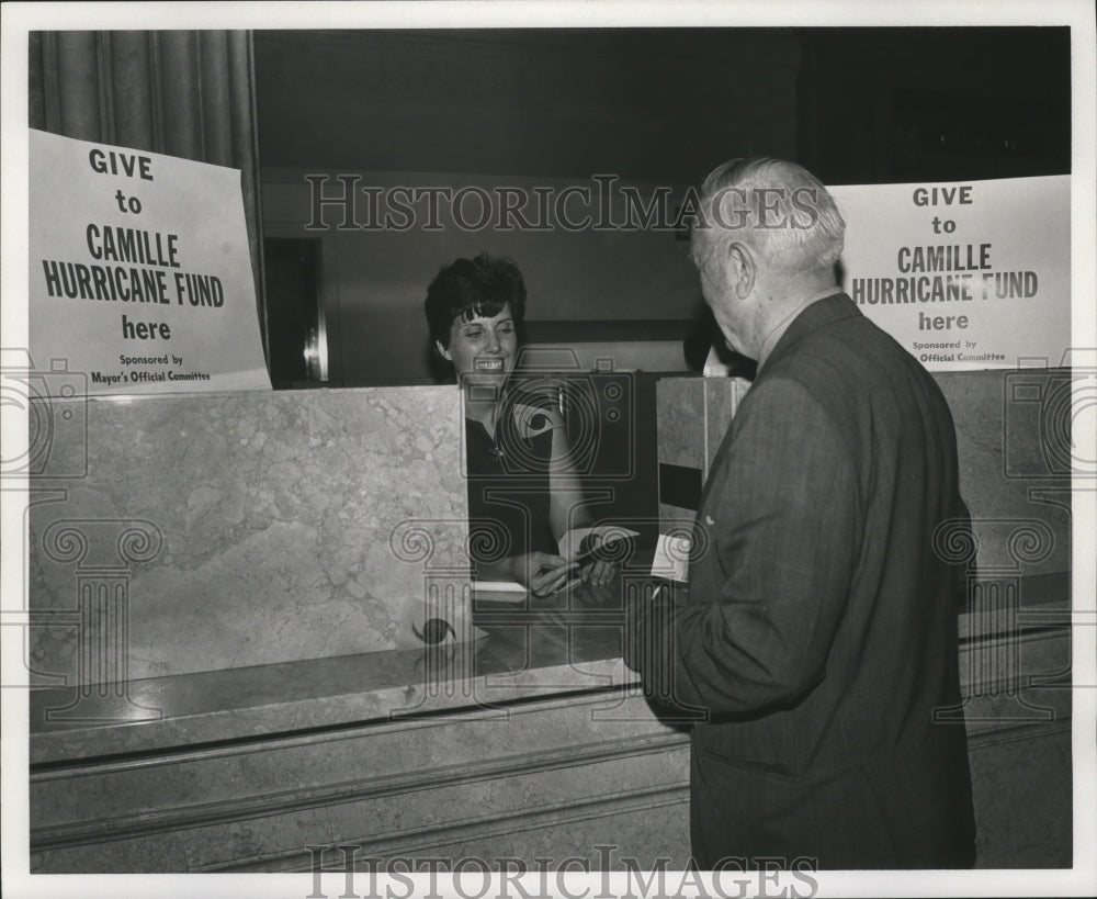 Man contributes to Hurricane Camille Fund - Historic Images