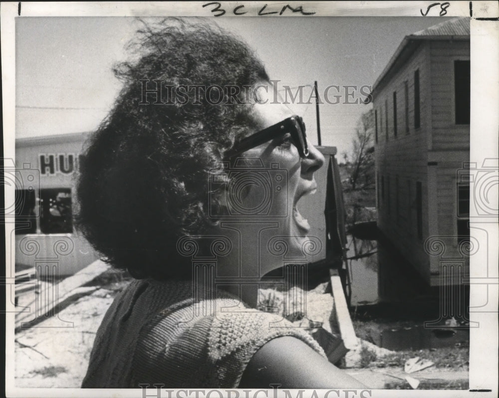 1969 Press Photo Jane Robertson sees her house for first time-Hurricane Camille - Historic Images
