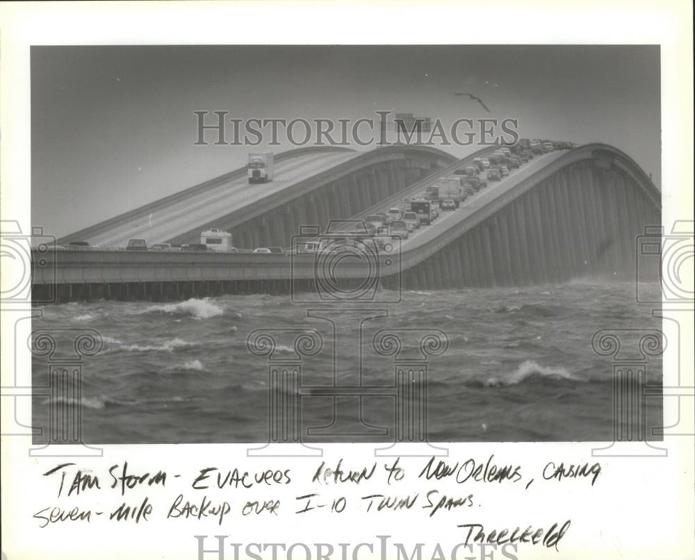 1992 Seven-Mile Backup New Orleans Evacuees Return -Hurricane Andrew - Historic Images