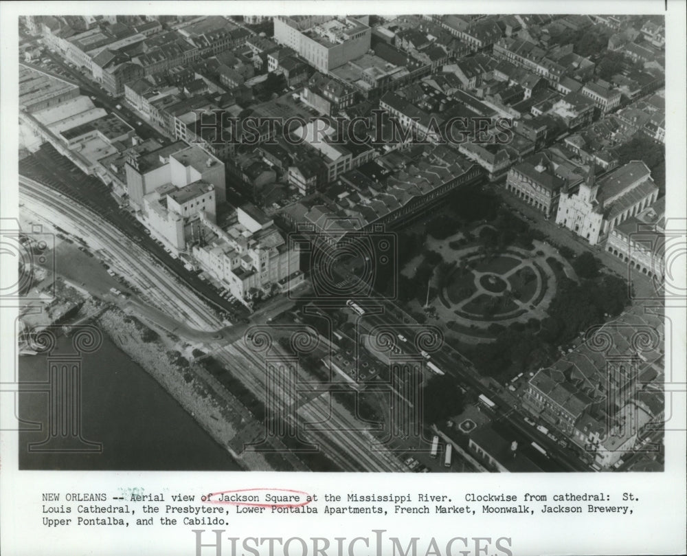 1983 Press Photo Aerial of Jackson Square at the Mississippi River, New Orleans - Historic Images