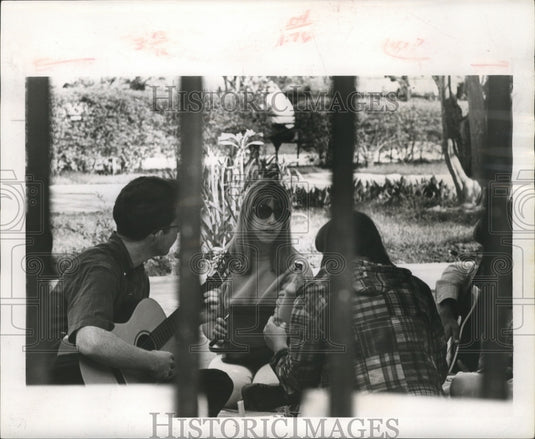 1965 Press Photo Singers rehears in Jackson Square, New Orleans, Louisiana. - Historic Images