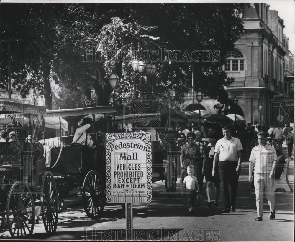 1970 Press Photo The Pedestrian Mall in Jackson Square in New Orleans, Louisiana - Historic Images