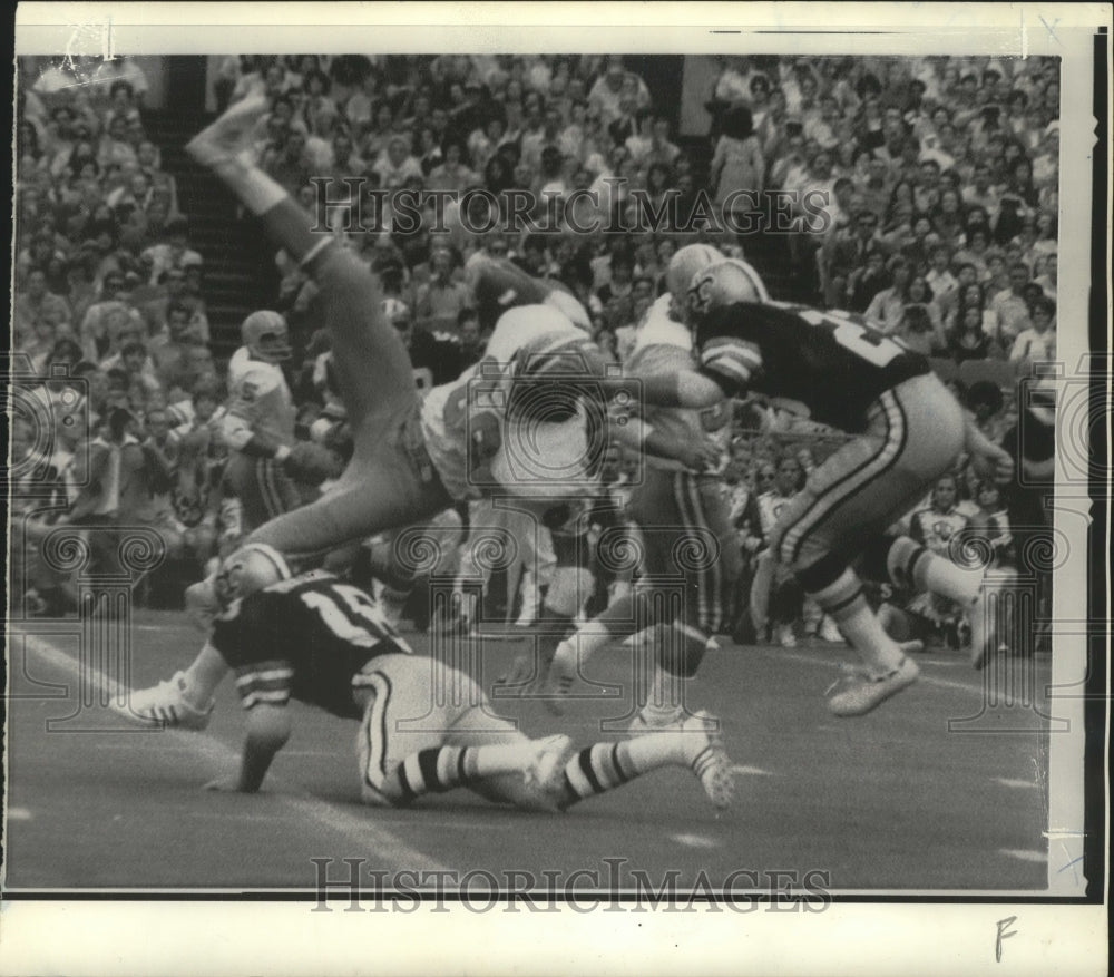 1972 Houston Tight end Alvin Read Upended by Hugo Hollas After Catch - Historic Images