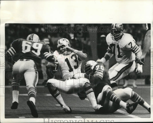 1978 Press Photo Saints' Larry Cipa Finds Some Heavy-handed Dolphins - noa00909-Historic Images