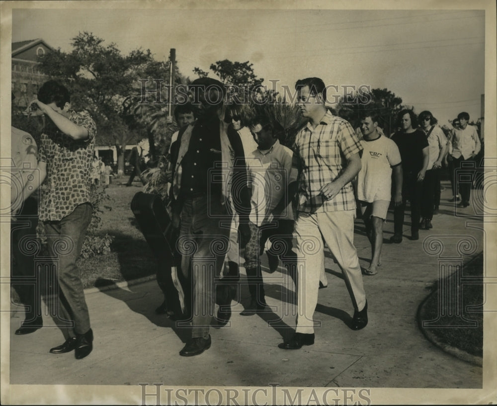 1987 Men Walk Along Jackson Square, New Orleans - Historic Images