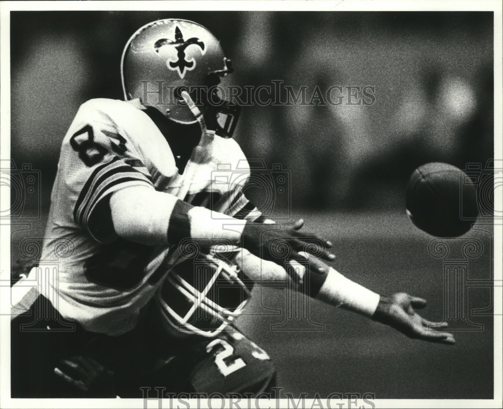 1983 New Orleans Saints - Lindsey Scott misses catch in end zone. - Historic Images