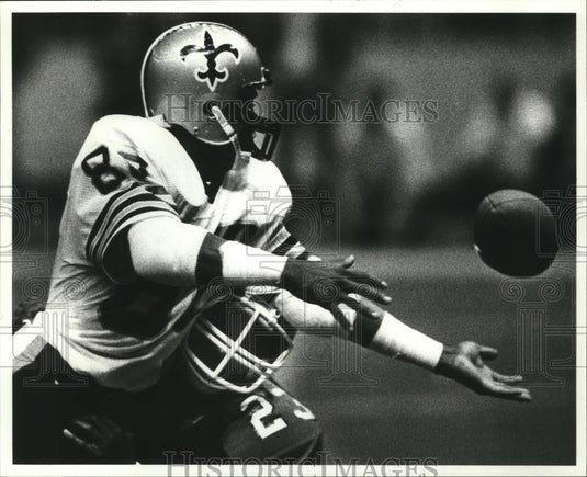 1983 New Orleans Saints - Lindsey Scott misses catch in end zone. - Historic Images