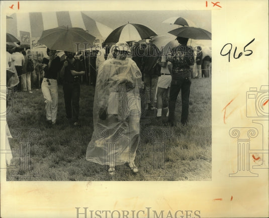 1980 Press Photo New Orleans Jazz and Heritage Festival Lou Griffin in Pancho - Historic Images